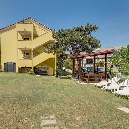 Apartman P2 Rubessa S Parkirnim Mjestom Apartmán Baška