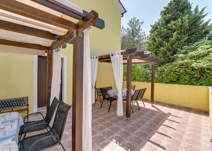 Apartman P2 Rubessa S Parkirnim Mjestom * Baška