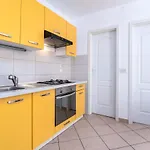 P2 Rubessa S Parkirnim Mjestom